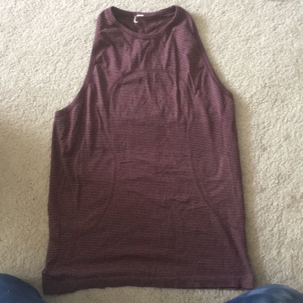 Lululemon tank size 8. High-neckline maroon  color